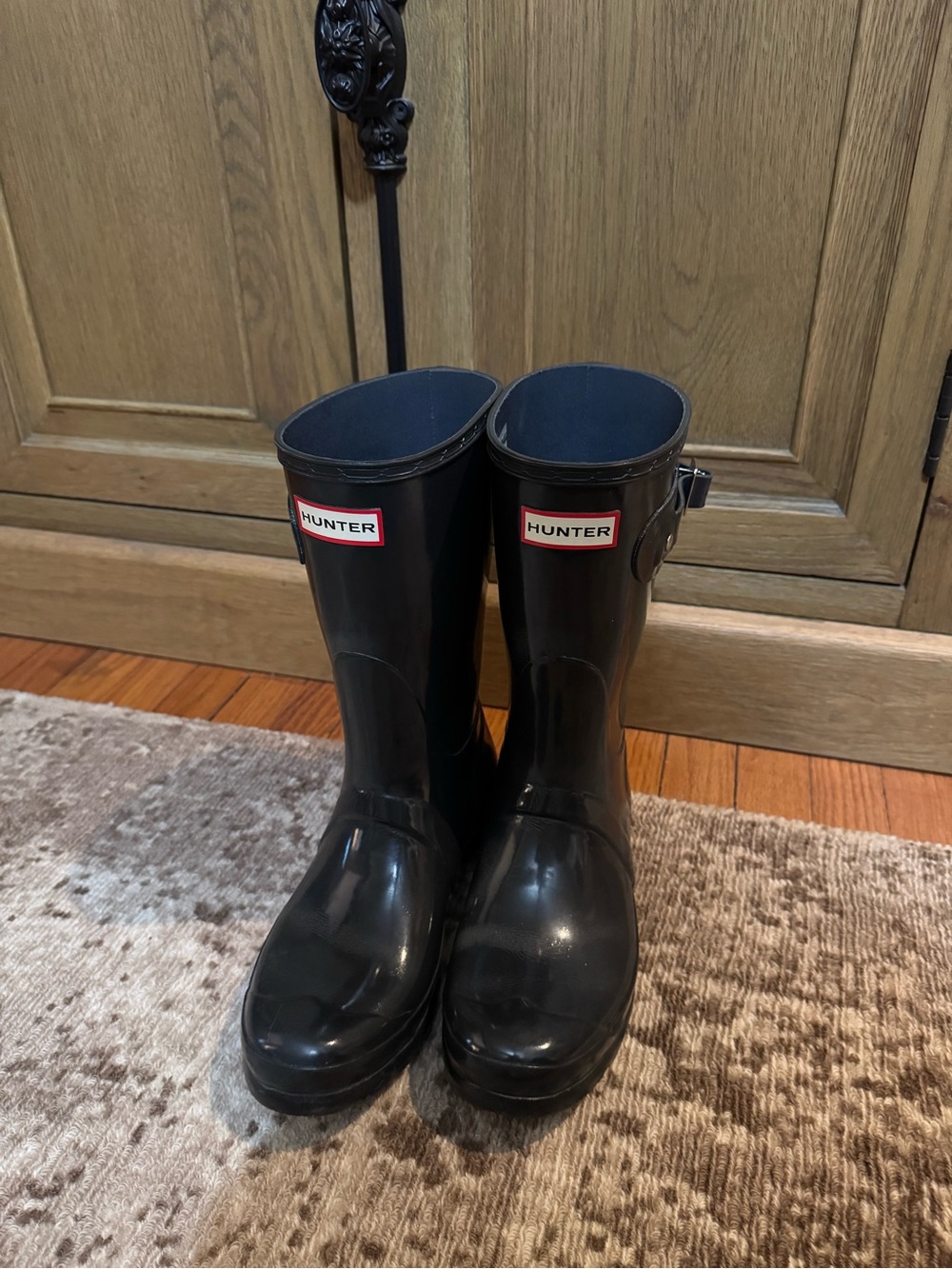 Iconic Hunter Women’s Black Gloss Rain Boots with Signature Logo, adjustable